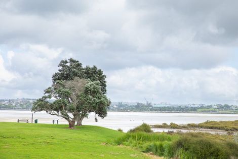 Photo of property in 87-89 Beresford Street, Bayswater, Auckland, 0622