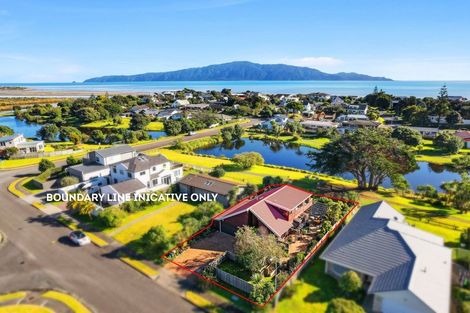 Photo of property in 23 Barrett Drive, Waikanae Beach, Waikanae, 5036