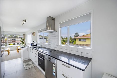 Photo of property in 46 Awaruku Road, Torbay, Auckland, 0630