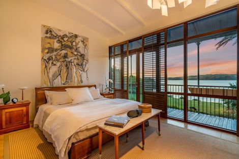 Photo of property in 360 Paremata Road, Whitby, Porirua, 5381