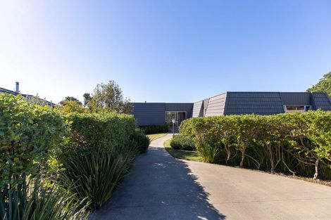 Photo of property in 8 Saint Ives Grove, Whalers Gate, New Plymouth, 4310