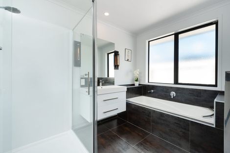 Photo of property in 24 Drabble Crescent, Papamoa Beach, Papamoa, 3118