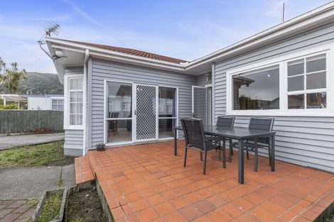 Photo of property in 23 Saint Ronans Avenue, Waterloo, Lower Hutt, 5011