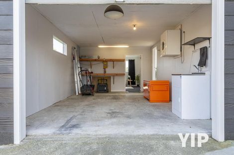 Photo of property in 2/25 Kingsbridge Place, Newlands, Wellington, 6037