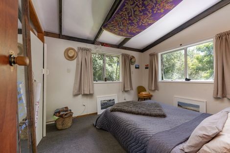 Photo of property in 11 Karekare Road, Karekare, New Lynn, 0772