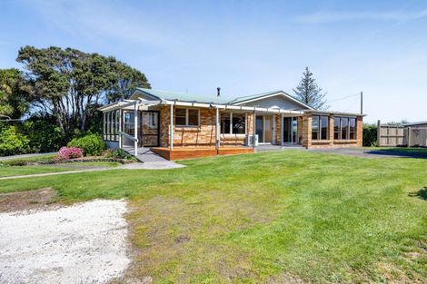 Photo of property in 1904 South Road, Kaupokonui, 4678