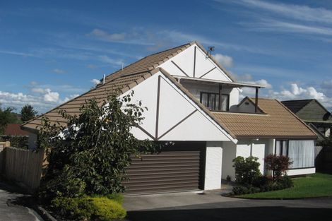 Photo of property in 1/7 Eske Place, Highland Park, Auckland, 2010