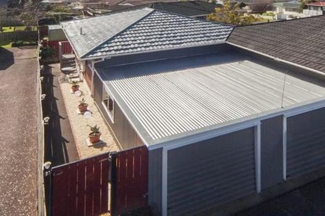 Photo of property in 118 Mcleod Road, Te Atatu South, Auckland, 0610