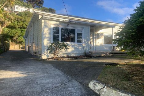 Photo of property in 26 Derwent Street, Island Bay, Wellington, 6023