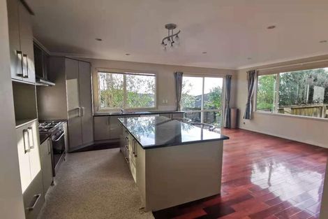 Photo of property in 40 Mandeville Place, Unsworth Heights, Auckland, 0632