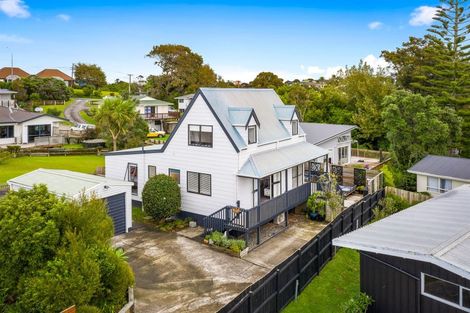 Photo of property in 6b Dobell Road, Stanmore Bay, Whangaparaoa, 0932