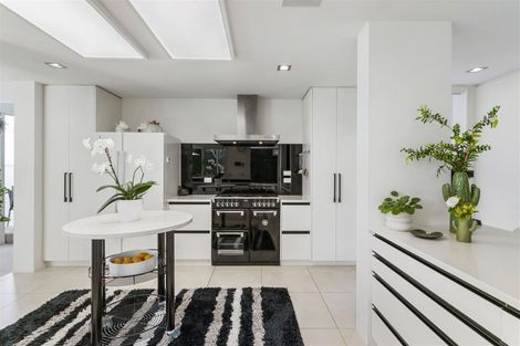 Photo of property in 10a Eastcliffe Road, Castor Bay, Auckland, 0620