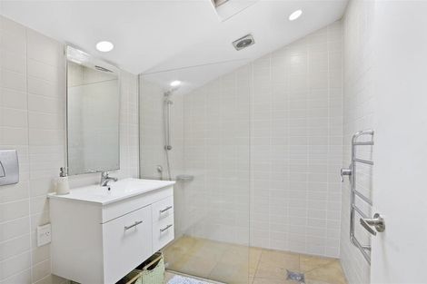 Photo of property in 2/5 Colmar Road, Mellons Bay, Auckland, 2014