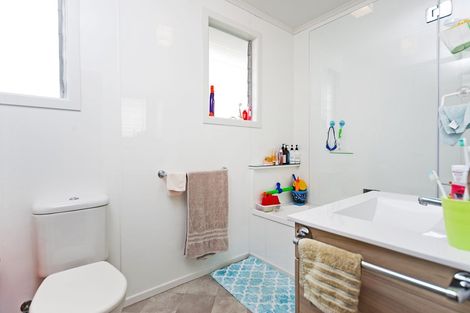 Photo of property in 30b Tiroroa Avenue, Te Atatu South, Auckland, 0610