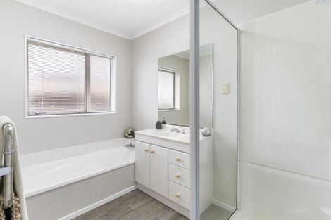 Photo of property in 9 Corfield Way, Burswood, Auckland, 2013