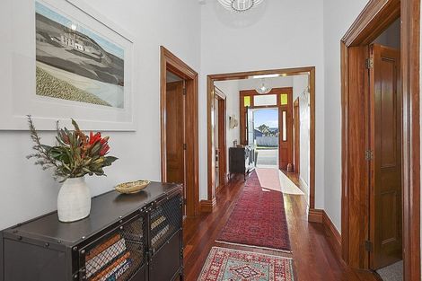 Photo of property in 8 Morley Street, New Plymouth, 4310