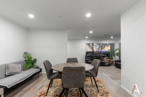 Photo of property in 4 Kingsclere Place, Goodwood Heights, Auckland, 2105