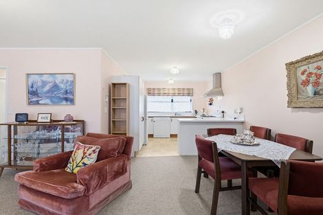 Photo of property in 2/13 Greers Road, Weymouth, Auckland, 2103