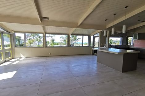 Photo of property in 9 Chevron Place, Castor Bay, Auckland, 0620