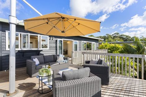 Photo of property in 5 Ravenwood Drive, Forrest Hill, Auckland, 0620