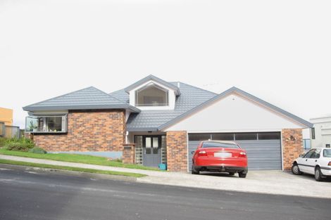 Photo of property in 60 Dress Circle, Newlands, Wellington, 6037