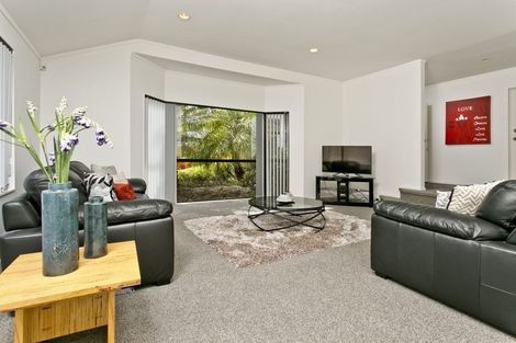 Photo of property in 24 Chedworth Drive, Glenfield, Auckland, 0629