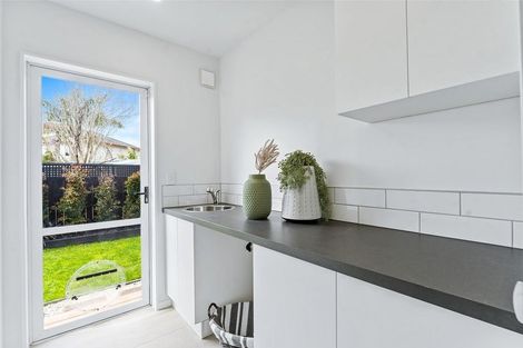 Photo of property in 2/7 Seine Road, Forrest Hill, Auckland, 0620