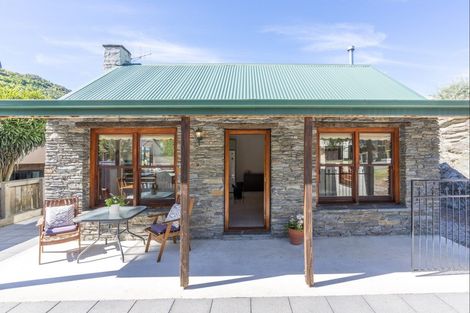 Photo of property in 24 Cornwall Street, Arrowtown, 9302