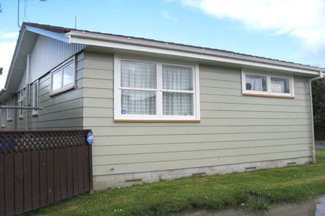 Photo of property in 2/140 Chichester Drive, Rosehill, Papakura, 2113