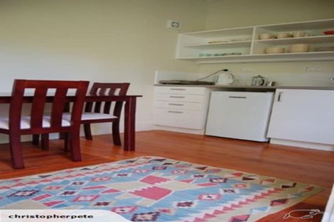 Photo of property in 106 Station Road, Kumeu, 0891