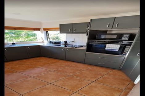 Photo of property in 11 Eske Place, Highland Park, Auckland, 2010