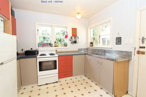 Photo of property in 52 Newlands Road, Newlands, Wellington, 6037