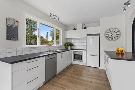 Photo of property in 215 Breezes Road, Aranui, Christchurch, 8061