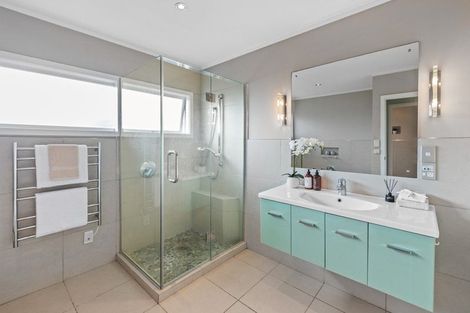 Photo of property in 10a Jaemont Avenue, Te Atatu South, Auckland, 0610