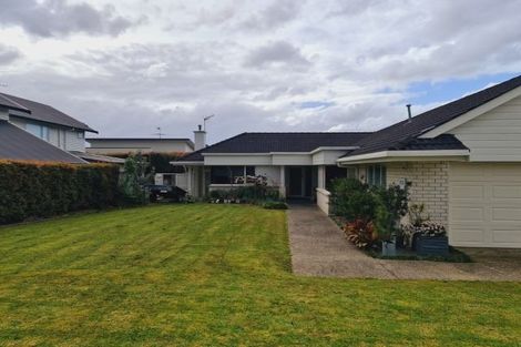 Photo of property in 37 English Oak Drive, Schnapper Rock, Auckland, 0632