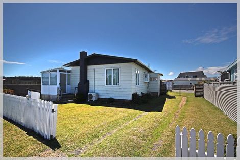 Photo of property in 8 Hart Street, Foxton Beach, Foxton, 4815