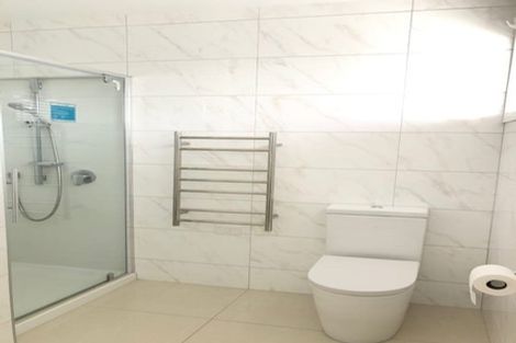 Photo of property in 76a Lake Road, Narrow Neck, Auckland, 0624