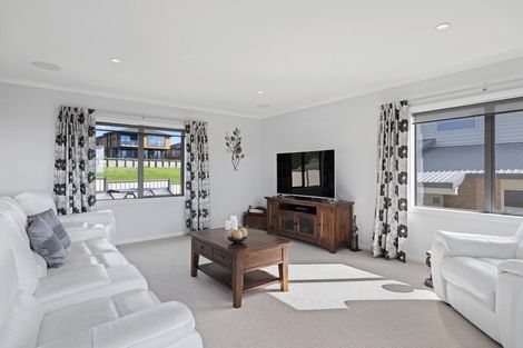 Photo of property in 1 Holcombrooke Lane, Welcome Bay, Tauranga, 3175