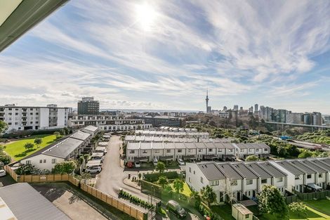 Photo of property in Luna Apartments, 6r/16 Burton Street, Grafton, Auckland, 1010