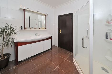 Photo of property in 5 Tington Avenue, Wattle Downs, Auckland, 2103