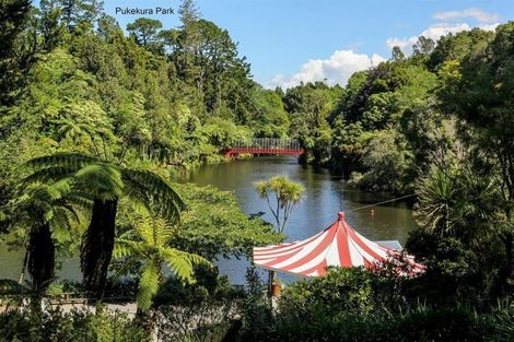 Photo of property in 25 Holsworthy Road, New Plymouth, 4310