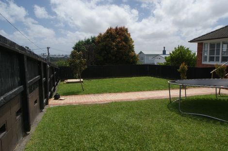 Photo of property in 33 Fairlands Avenue, Waterview, Auckland, 1026