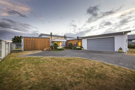 Photo of property in 60 Rodeo Drive, Kelvin Grove, Palmerston North, 4414