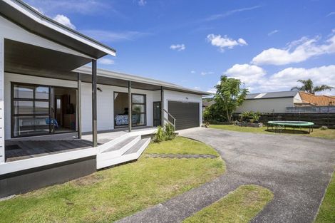 Photo of property in 128 Durrant Drive, Whangamata, 3620