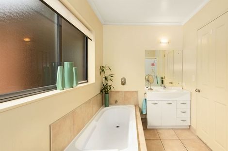 Photo of property in 17 Sams Way, Raumati South, Paraparaumu, 5032