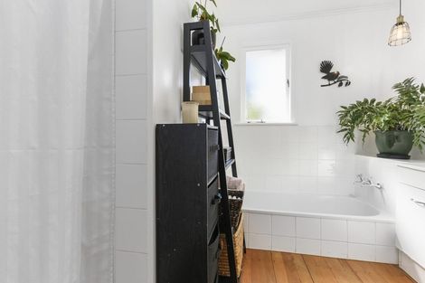 Photo of property in 30 Nile Road, Kelston, Auckland, 0602