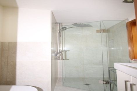 Photo of property in 2/162 East Coast Road, Forrest Hill, Auckland, 0620