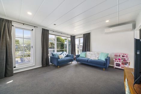 Photo of property in 47 Handyside Street, Tawa, Wellington, 5028