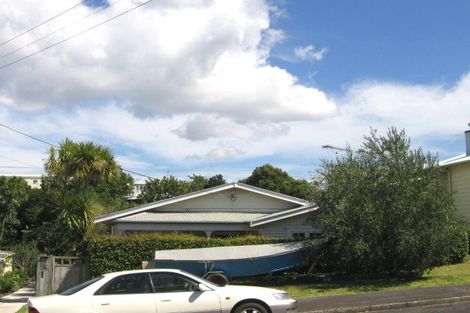 Photo of property in 31 Rutland Road, Stanley Point, Auckland, 0624