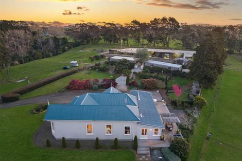Photo of property in 124 Rimmer Road, Helensville, 0875